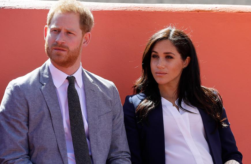 Während Meghan in L.A. jede Menge Freunde hat, soll Harry einsam sein.