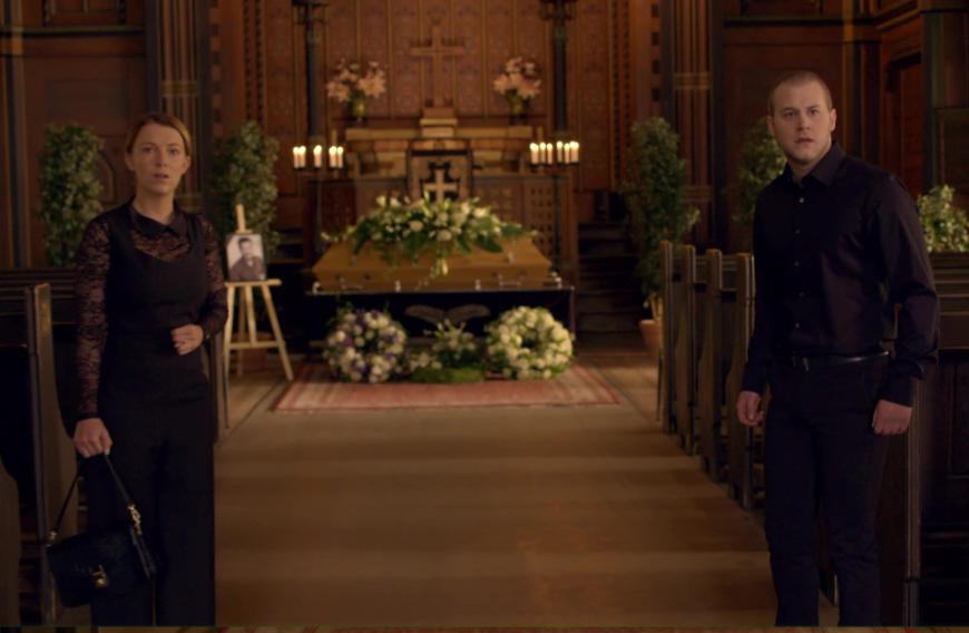 Geschockt müssen Lily und Jonas (Felix van Deventer) erkennen, dass ihre Mutter den Tod von Alex nicht verkraften kann. Maren flüchtet aus der Kapelle, Lily und Yvonne (Gisa Zach) folgen ihr ...