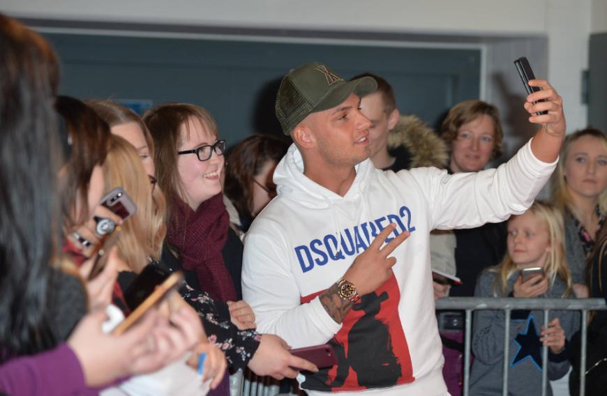 Besonders die Herzen seiner weiblichen Fans liegen dem DSDS-Juror zu Füßen.