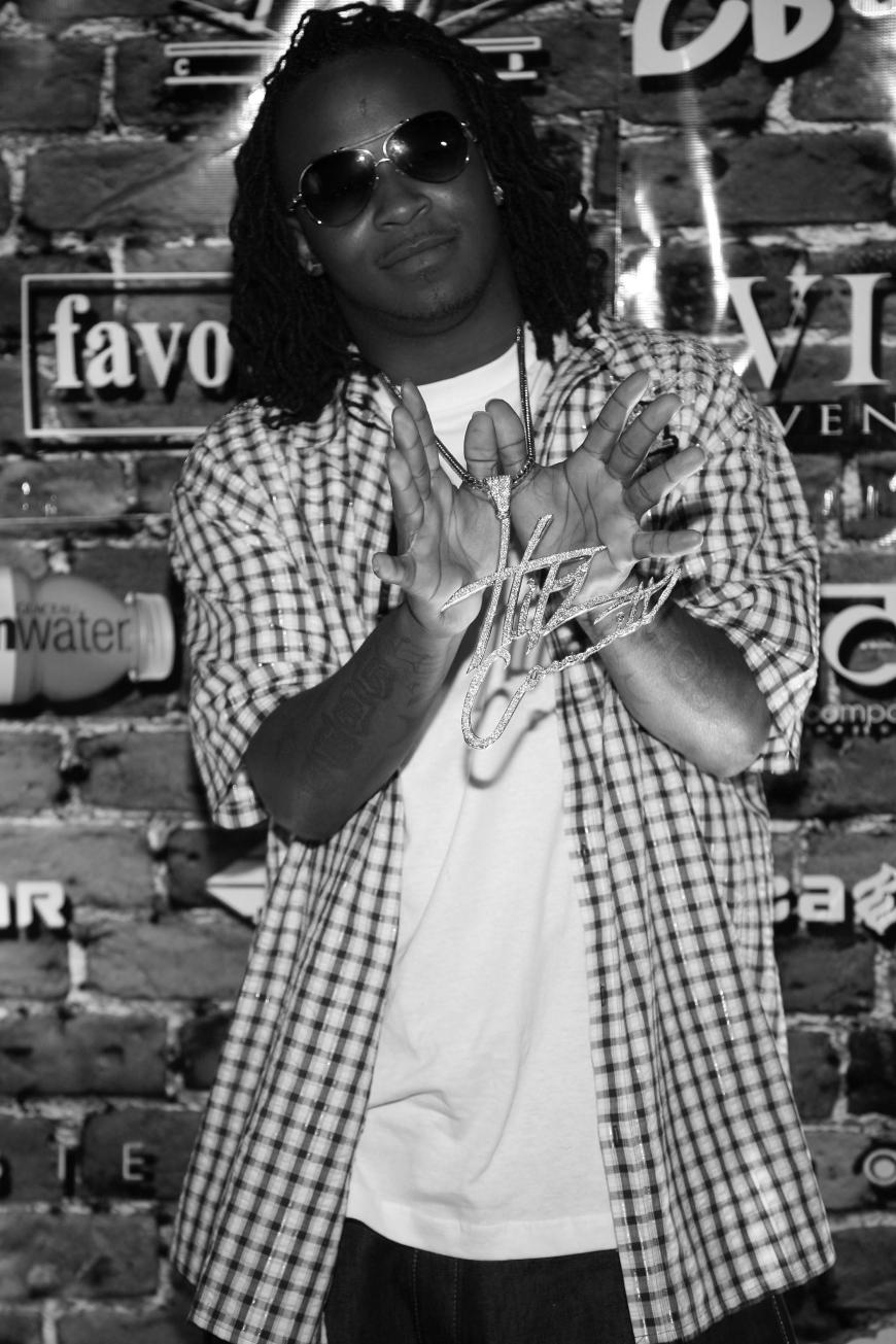 US-Rapper Huey (bürgerlich: Lawrence Franks Jr.) starb mit nur 32 Jahren am 26. Juni bei einer Schießerei, wie US-Medien berichten. Nachdem ihn offenbar mehrere Kugeln trafen, konnte ihm im Krankenhaus nicht mehr geholfen werden. Genaueres ist zu dem Fall offenbar noch nicht bekannt. Den meisten dürfte Huey für seinen Hit