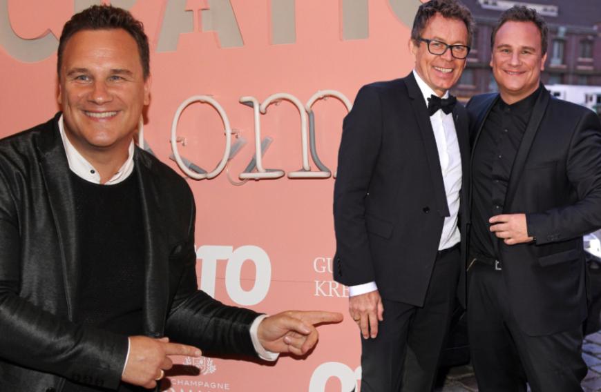 Guido Maria Kretschmer ist bereits seit unfassbaren 35 Jahren glücklich mit seinem Mann Frank Mutters zusammen. Der Designer und Moderator hatte in der Vergangenheit nie ein großes Geheimnis um seine Sexualität gemacht. Seit März 2012 lebt das Bilderbuch-Paar in einer eingetragenen Partnerschaft – im September 2018 folgte dann die kirchliche Trauung auf Sylt.