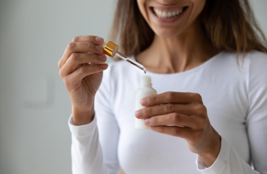 Wir haben eine Anti-Aging-Creme entdeckt, die Falten in 5 Minuten ausradieren soll!