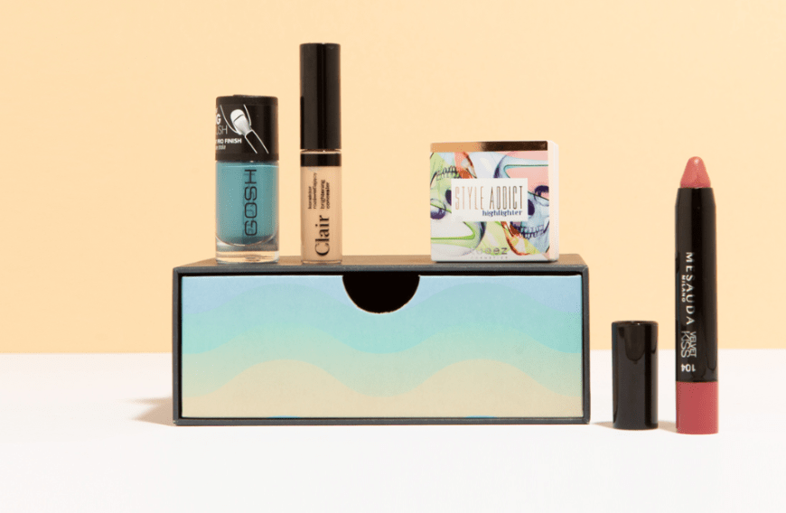 Frisch verliebt: Die "Crush"-Make-up-Box lässt die Beauty-Herzen höherschlagen. 