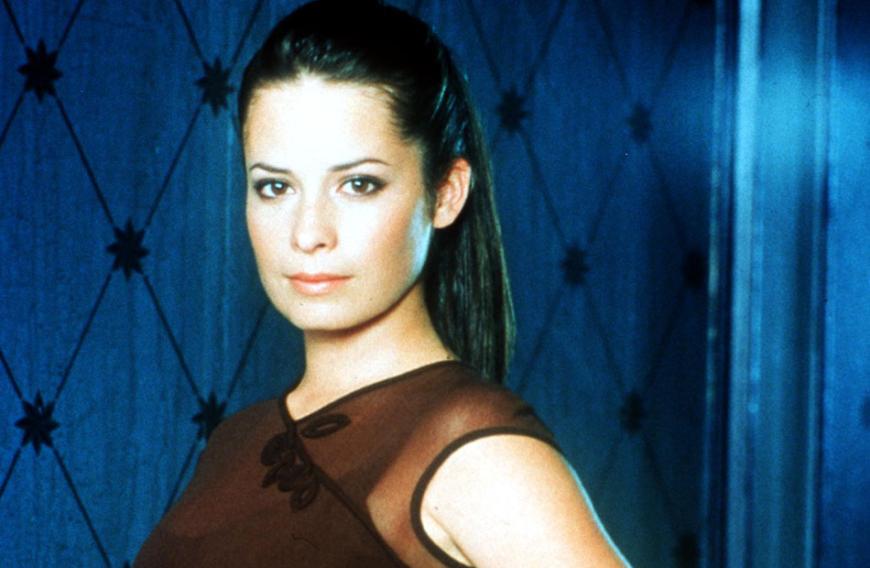 Holly Marie Combs
Schauspielerin Holly Marie Combs spielte von 1998 bis 2016 die Rolle von Piper Halliwell, die vernünftige und pflichtbewusste Schwester. Wenn wir ihren Look vergleichen fällt auf, …