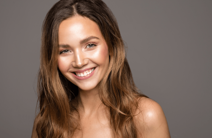 Der Traum von der ewigen Jugend ist zum Greifen nahe! Wir haben ein Anti-Aging-Serum mit Hyaluronsäure entdeckt, das die Zeichen der Zeit zum Stoppen bringt.