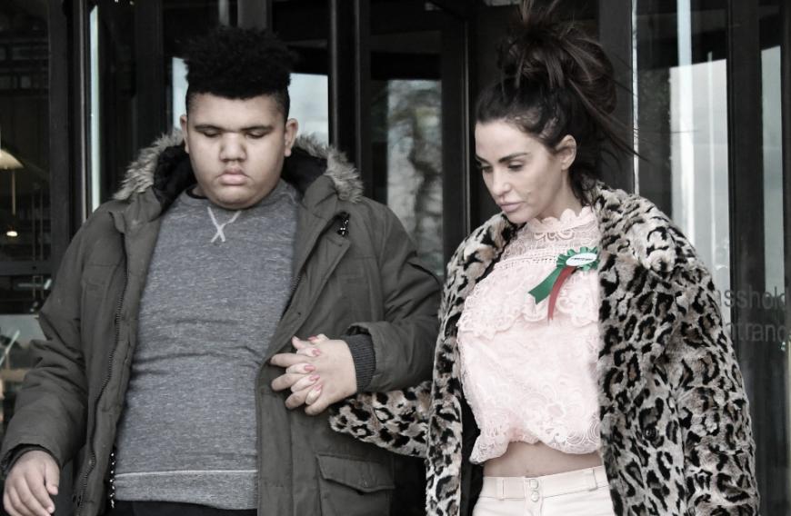 Katie Prices Sohn kämpft um sein Leben ...