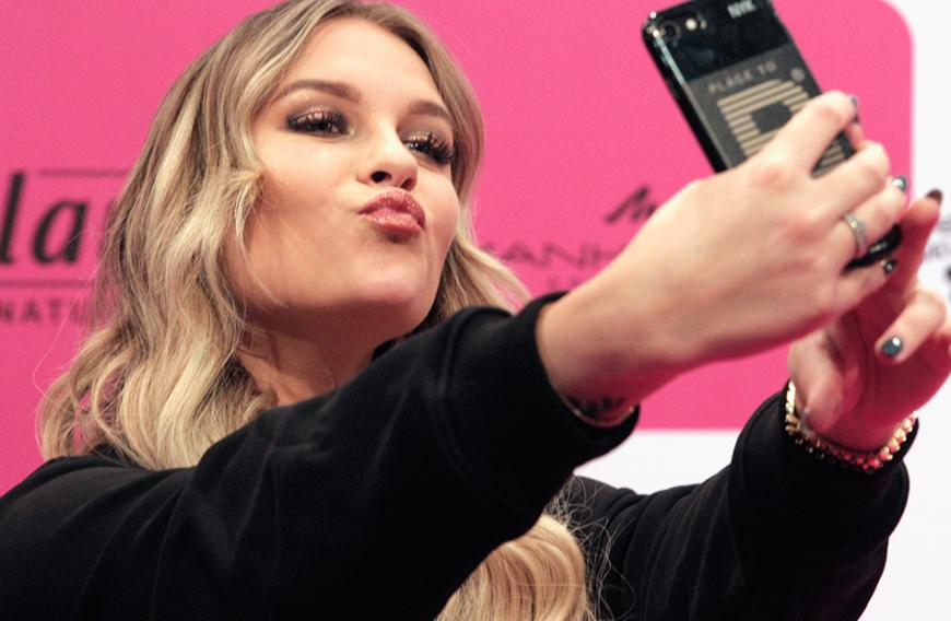 Dagi Bee
Richtiger Name: Dagmar Kazakov, geb. Ochmanczyk
Mitglied bei YouTube seit: 17.06.2012
Erstes Video:
