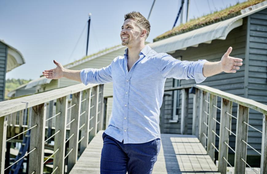 Ramon sieht seine Musikkarriere entspannt: Falls es mit dem Singen nicht mehr läuft, kehrt er wieder zu seinem alten Beruf als Gebäudereiniger zurück.