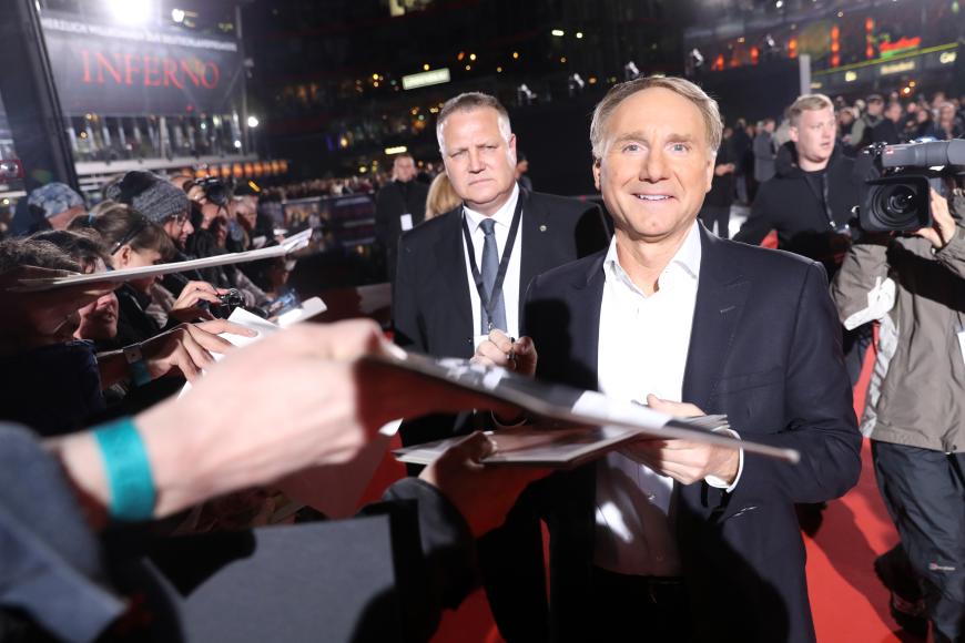 Wie ein Star verehrt: Dan Brown bei der Deutschlandpremiere der Verfilmung von
