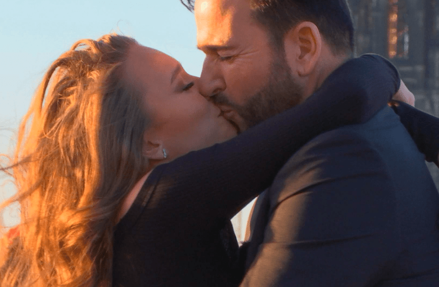 Die geplante Hochzeit für August muss verschoben werden.