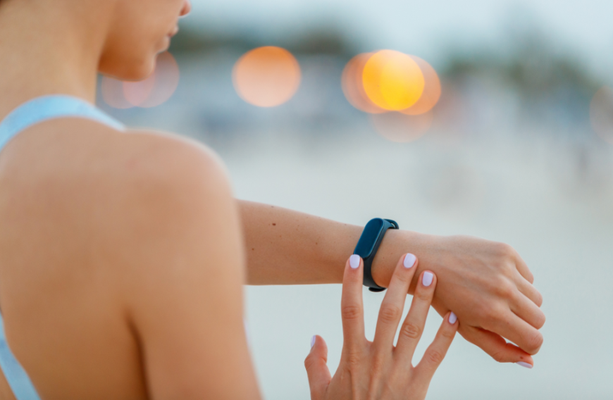 Fitness-Tracker sind ein hilfreiches Gadget, um deine Ergebnisse und Fortschritte zu überwachen.