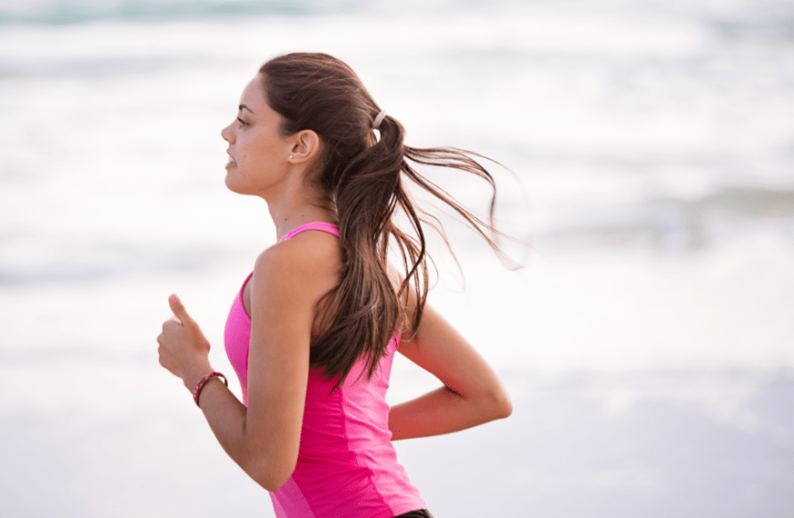 Vor allem Joggen gilt als Fatburner Nr. 1. In einer Stunde können ca. 500 Kalorien verbrannt werden.