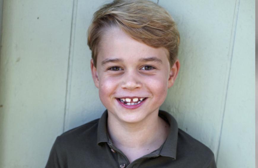 ... fällt bei dem zweiten Bild vor allem die Ähnlichkeit zu Prinz William auf. Je älter der kleine Prinz George wird, desto mehr sieht er aus, wie sein Papa. Süß!