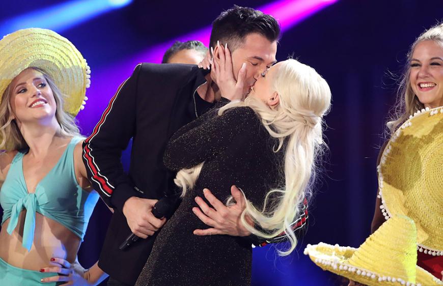 Doch Daniela Katzenberger hat nur Augen für ihren Mann Lucas Cordalis, mit dem sie seit 2016 verheiratet ist.