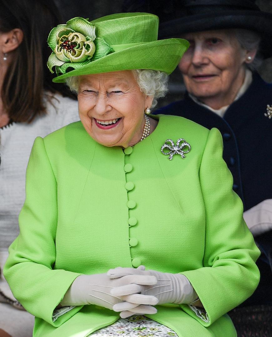 Endlich sehen wir die Queen wieder lachen.