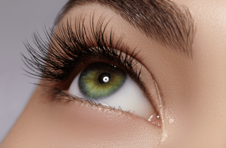 Wir sind regelmäßig auf der Suche nach angesagten Wimperntuschen, die das Maximum aus unseren Wimpern herausholen ...
