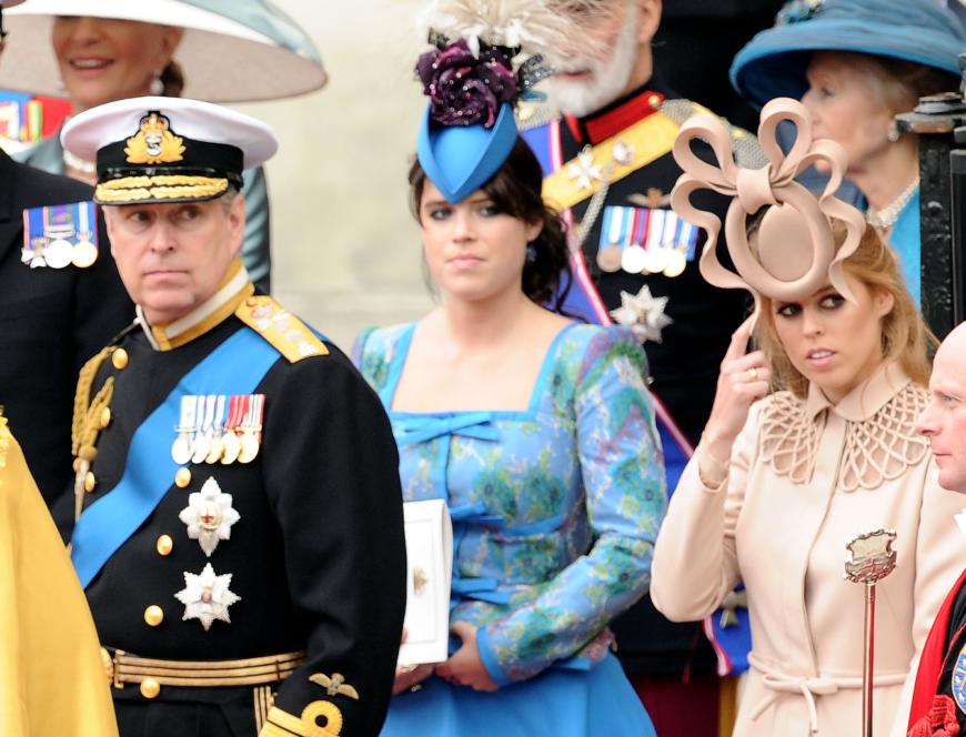 Die Kritik, die sie für ihren Hut bei der Hochzeit von William und Kate 2011 erhielt, traf sie offenbar schwer.