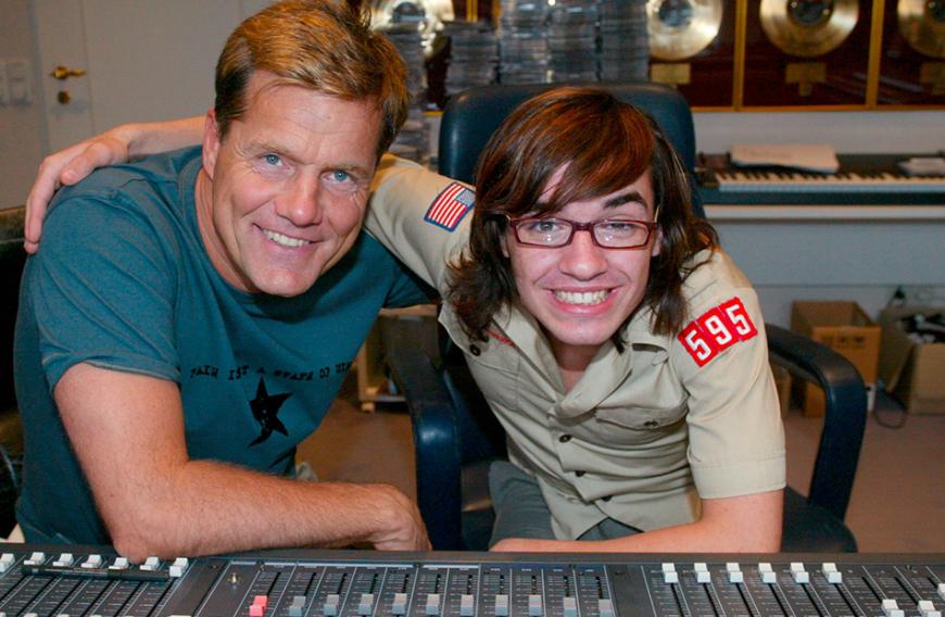Bis heute wird der Sänger von Fans und Kollegen schmerzvoll vermisst. Auch Dieter Bohlen und Daniel standen sich während der DSDS-Dreharbeiten sehr nahe.