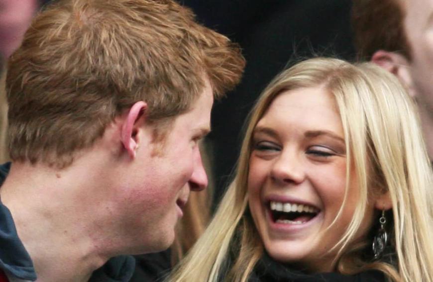 Nur kurz bevor er mit seiner heutigen Ehefrau zusammenkam, soll Prinz Harry mit Ex-Freundin Chelsy Davy sein Liebes-Comeback gefeiert haben. Von 2004 bis 2010 führten die beiden eine turbulente On-Off-Beziehung.