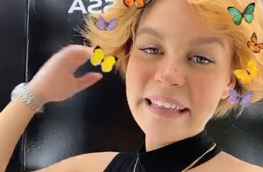 ... die Influencerin tauschte ihre Wallemähne gegen einen rotblonden Kurzhaarschnitt.