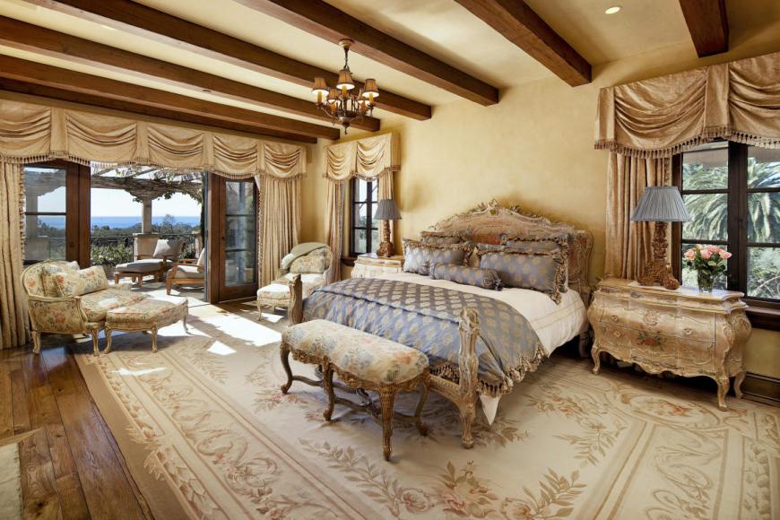 Neun Schlafzimmer befinden sich allein im Haupthaus.