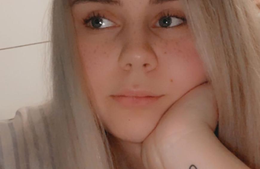 Die 18-Jährige meldete sich mit kryptischen Zeilen bei ihrer Fangemeinde zurück.