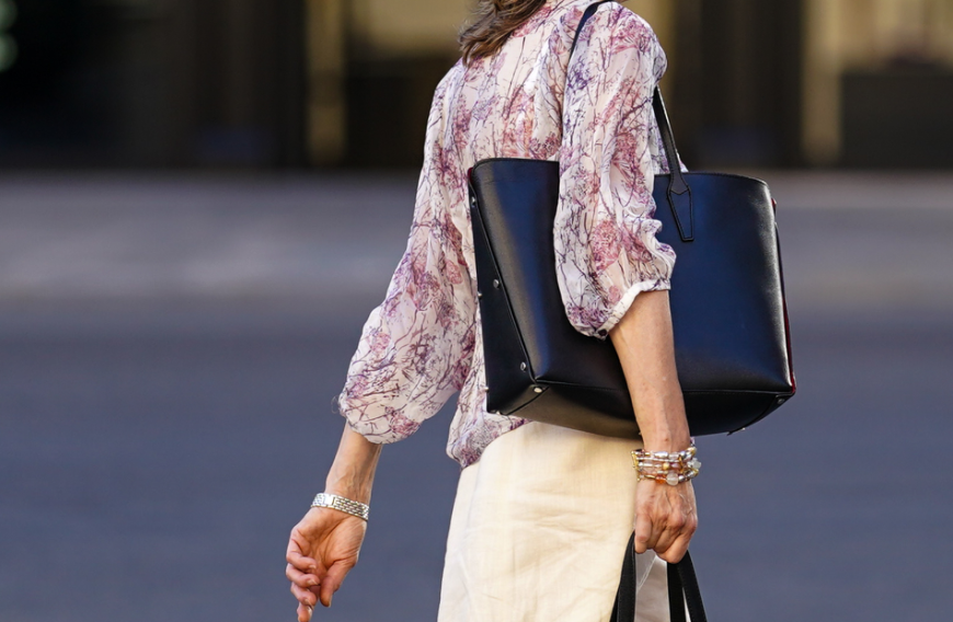 Shopper zählen zu den Must-haves unter den Handtaschen – und ein Modell geht im Netz durch die Decke ...