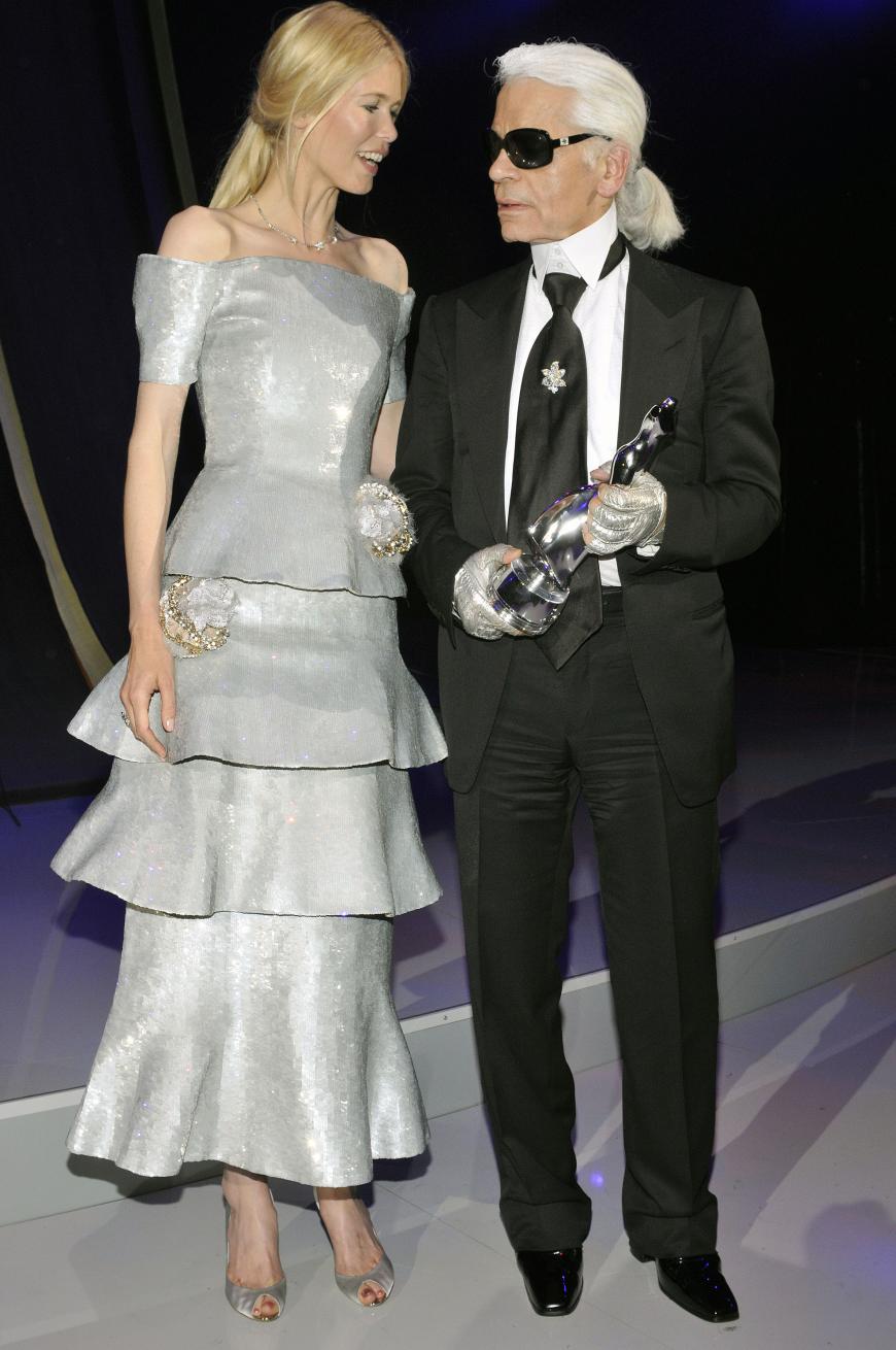 Claudia Schiffer trauert noch immer um Karl Lagerfeld.
