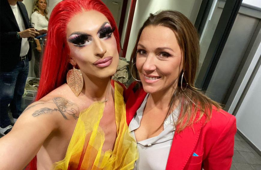 Mit diesem Schnappschuss sorgten Katy Bähm und Simone Mecky-Ballack für eine Überraschung ...