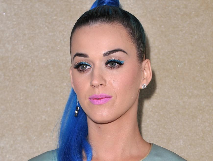 Bevor Katy Perry mit Orlando Bloom ihr Glück fand, durchlebte die Sängerin komplizierte Beziehungen.