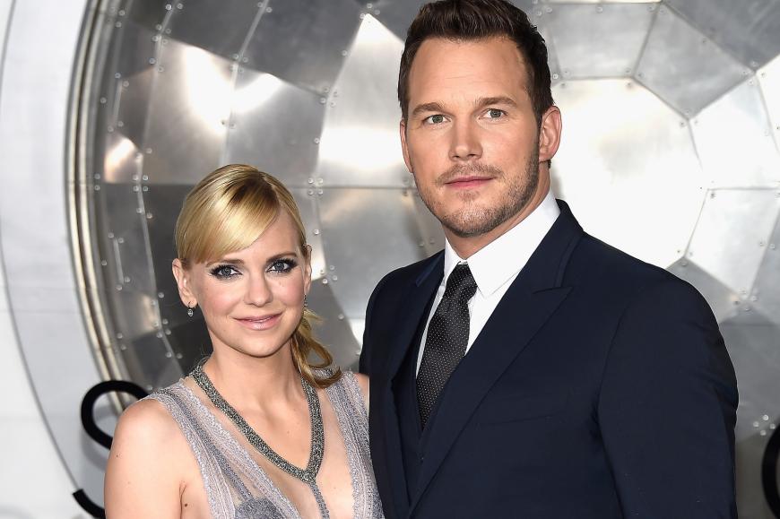Von 2009 bis 2017 war sie mit ihrem Schauspielerkollegen Chris Pratt verheiratet. Nach der Trennung 2017 trennt sie sich nun von ihrer langjährigen Serienrolle der Christy.