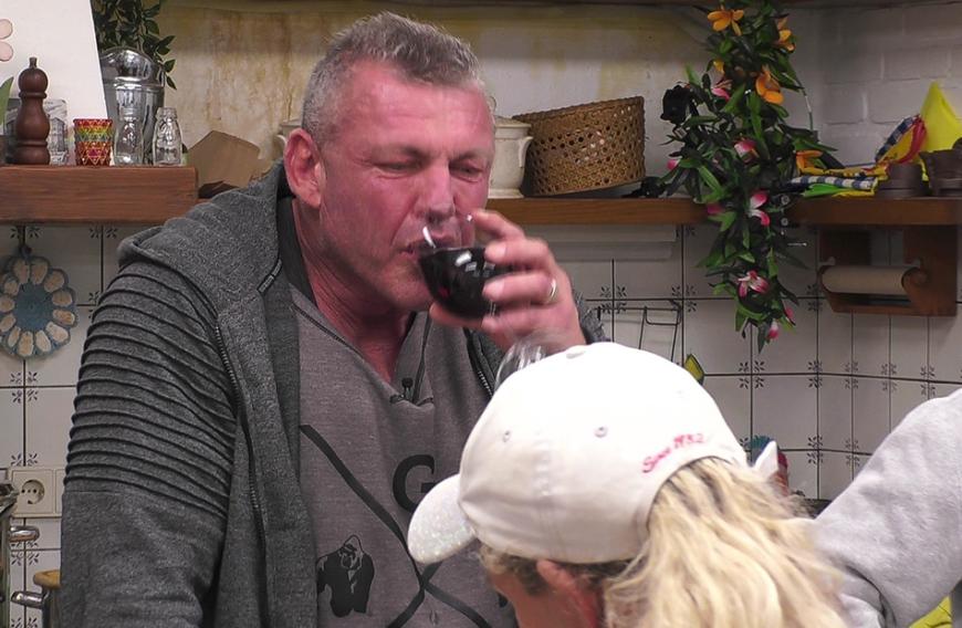 Auch Andreas Robens hatte die Hand oft am Glas ...