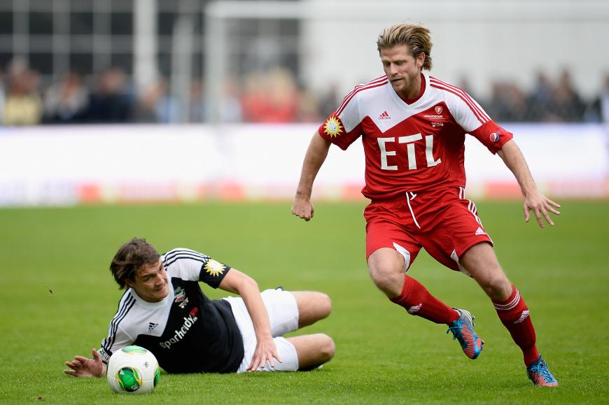 Der Ex-Bachelor macht momentan sehr viel Sport: Er geht Laufen, spielt Fußball, fährt Fahrrad und geht ins Gym.