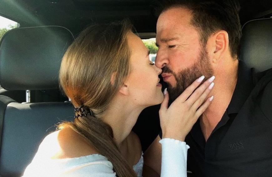 Laura Müller und Michael Wendler können offenbar kaum die Finger voneinander lassen - und wollen allem Anschein nach alle Welt daran teilhaben lassen ...