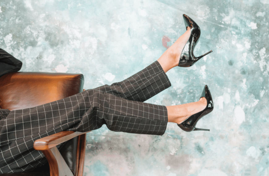 Schuhe zu shoppen, lieben eigentlich alle Frauen. Deshalb haben wir uns nach 7 Klassikern umgeschaut, die wirklich in keinem Schuhschrank fehlen sollten ...