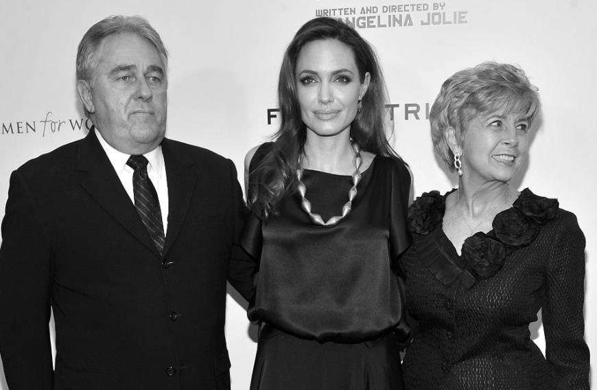 Brads Eltern haben ihre Enkel schon lange mehr nicht gesehen ... Angelina Jolie mit Brads Mutter Jane Etta Pitt (v.l.).
