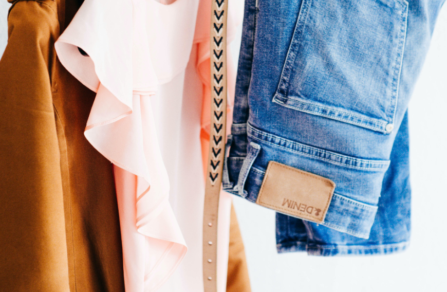 Neben einer Jeans gehört auch ein Blazer mit zu den Fashion-Klassikern, die jede Frau braucht ...