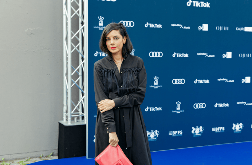 Collien Ulmen-Fernandes kam trendig in Schwarz und mit derben Stiefeln zur Verleihung