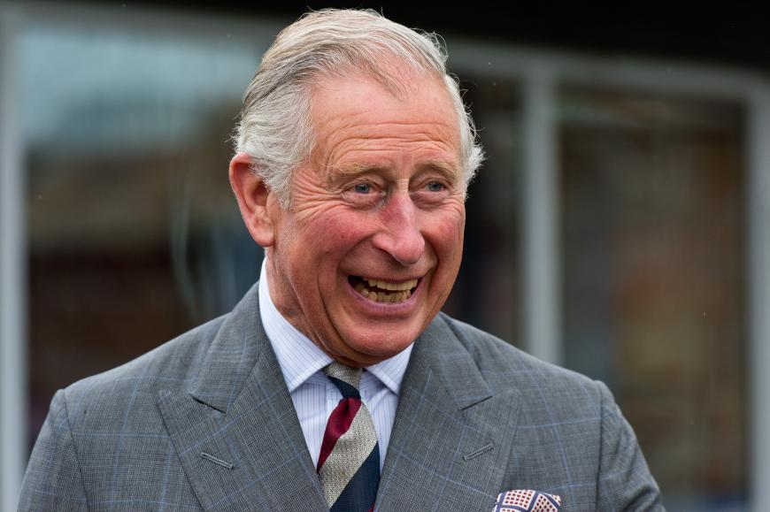 Besonders für seinen Opar Prinz Charles hatte der Kleine eine süße Überraschung.