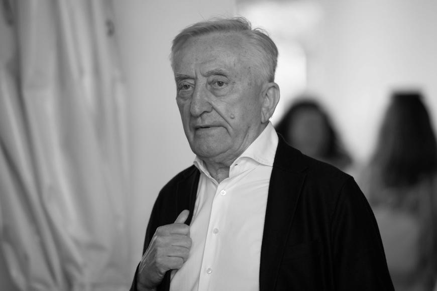 Die deutsche Modewelt trauert um den Gründer des Modeherstellers Gerry Weber. Gerhard Weber ist der Nacht vom 23. auf den 24. September im Alter von 79 Jahren gestorben, teilte das Unternehmen mit.