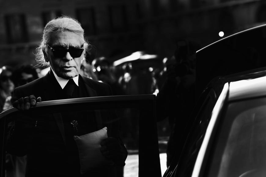 Seine Eltern waren laut der Biografie Mitglieder der NSDAP. Ob Karl Lagerfeld das wusste?