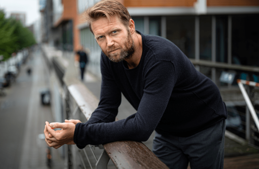 Volleyball-Profi Julius Brink spricht souverän über seinen Umgang mit Psoriasis, Schuppenflechte. 