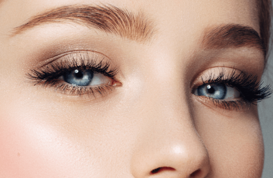 Voluminös, voluminöser, Mega-Volumen! Wir haben eine Mascara entdeckt, die uns einen spektakulären Augenaufschlag zaubert ... 
