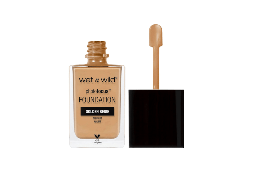 ... mit der ″PhotoFocus Foundation″ von Wet ′n′ Wild können wir laut Hersteller jeden Filter ersetzen und zu 100 Prozent makellose Selfies knipsen!