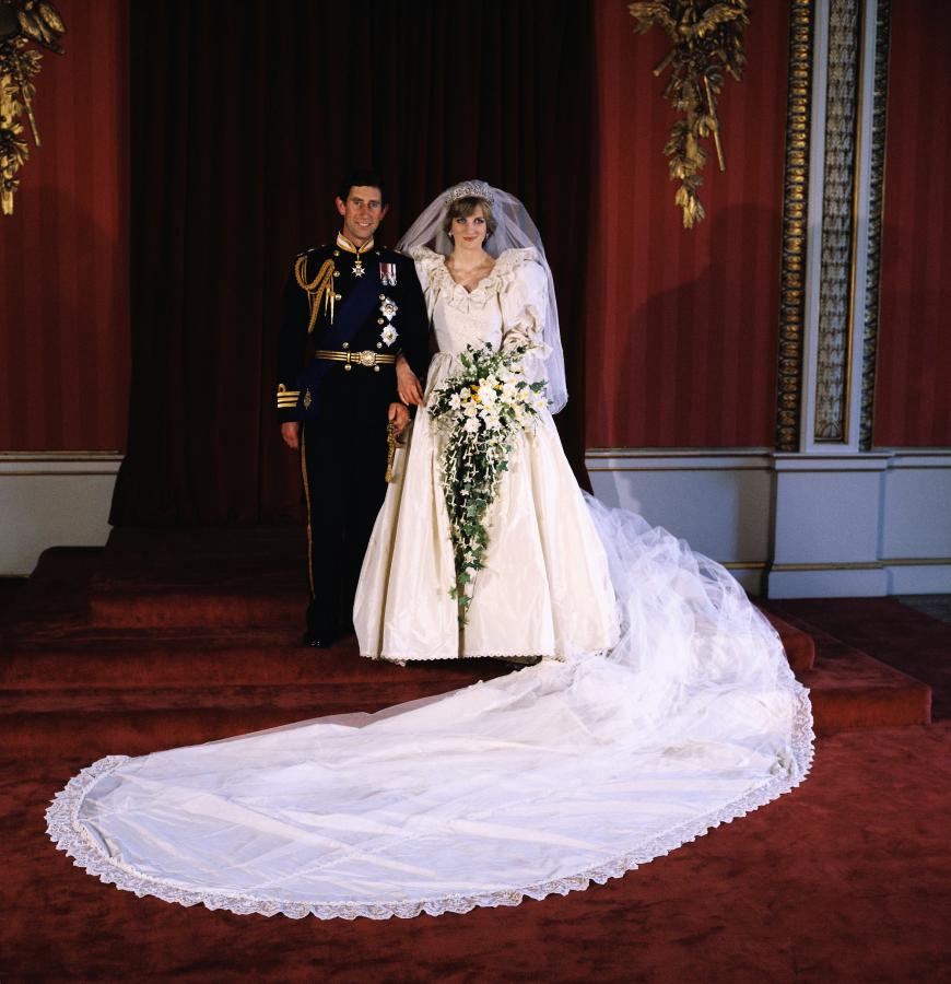 Fans erhielten jetzt einen ersten Blick auf das Hochzeitskleid ...