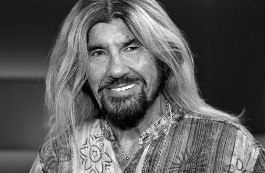 Abi Ofarim wäre am 5. Oktober 83 Jahre alt geworden. Der israelische Sänger, Gitarrist, Produzent und Tänzer, der in den 60er-Jahren international berühmt wurde, starb am 4. Mai 2018 nach langer Krankheit.