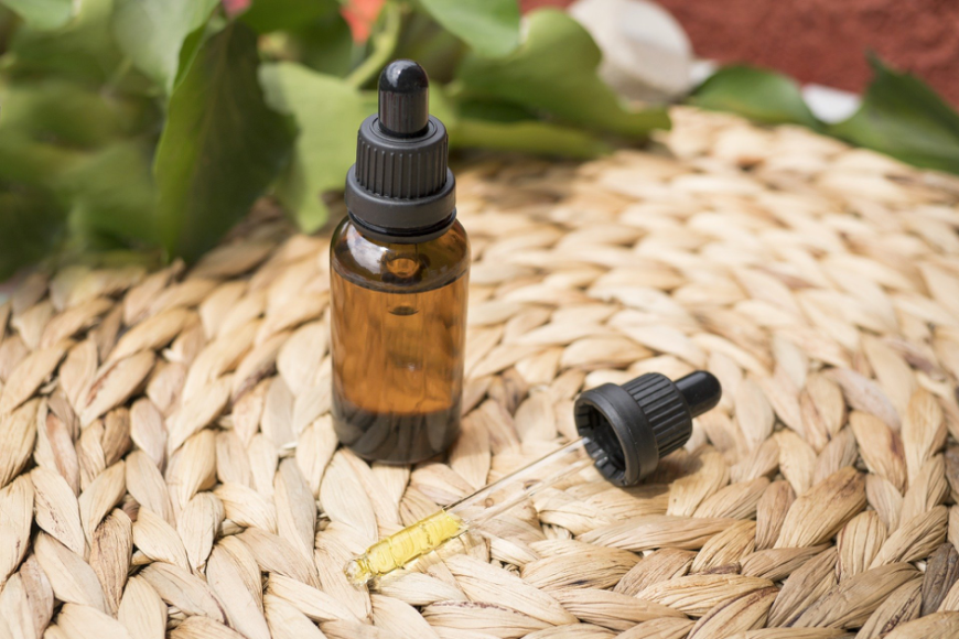 CBD Öl wirkt vielfältig positiv im menschlichen Körper. Und ganz ohne Rausch und Nebenwirkungen.