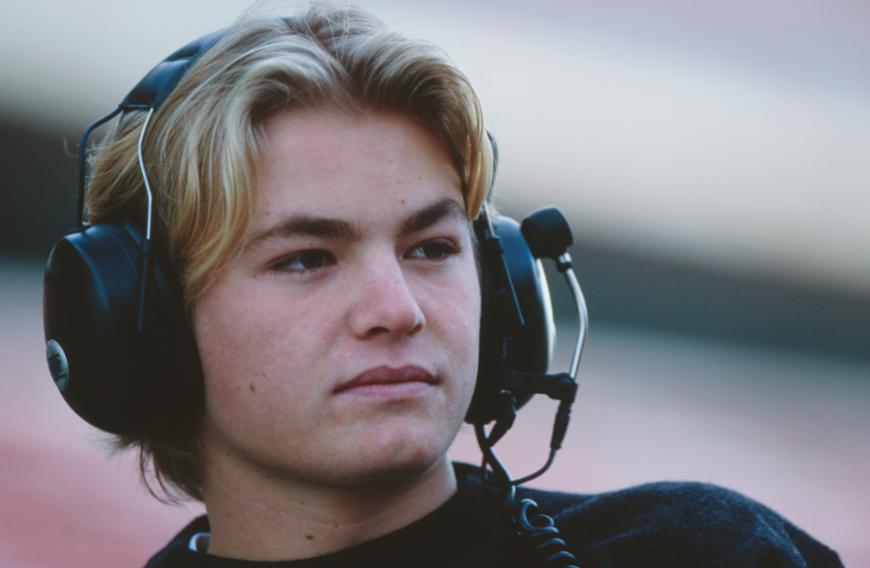 Während Nico Rosberg 2002 sein Abitur machte, fuhr er im selben Jahr große Erfolge für das Team seines Vaters ein und zeichnete sich in den nächsten Jahren durch Preise auf nationaler und internationaler Ebene aus, die ihm den Weg in die begehrte