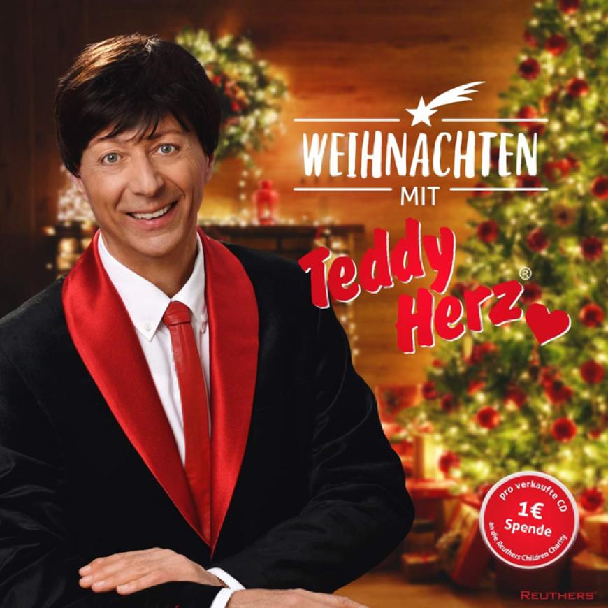 Teddy Herz – „Weihnachten mit Teddy Herz“
Wer es lieber rockig mag, der sollte zu Teddy Herz' Weihnachtsalbum greifen. Der Schlager-Entertainer ist auf rockige Songs der 50er und 60er Jahre spezialisiert. Für „Weihnachten mit Teddy Herz“, das am 9. Oktober erscheint, hat Teddy Herz fünf Neuaufnahmen bekannter Klassiker wie “Lass es schnei’n”, “Rudolf, das kleine Rentier” oder “Winterwunderland” sowie fünf eigene Lieder wie “Rock’n’Roll Weihnacht”, “Susi liebt den Weihnachtsmann” oder “Jingle Bell Twist” zusammengestellt. 1 Euro des Albums geht zudem an die Reuthers Children Charity, die hilfsbedürtige Kinder auf der ganzen Welt unterstützt.
Hier erfahrt ihr mehr über das Weihnachtsalbum!