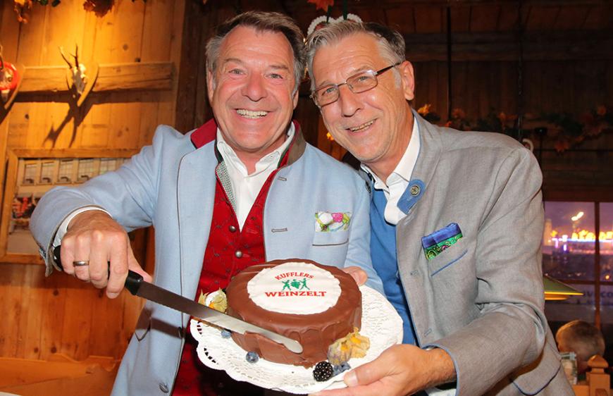 Schlagerstar Patrick Lindner und sein Freund und Manager Peter Schäfer haben geheiratet, auf ...